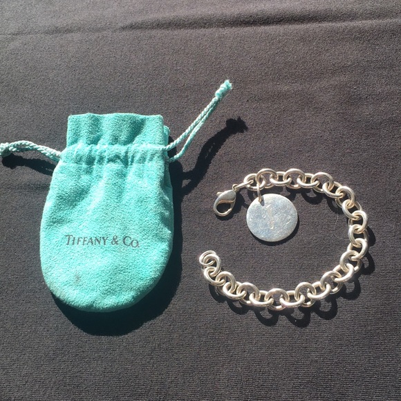 Tiffany & Co. charm bracelet. Engraved “J” - Picture 4 of 6